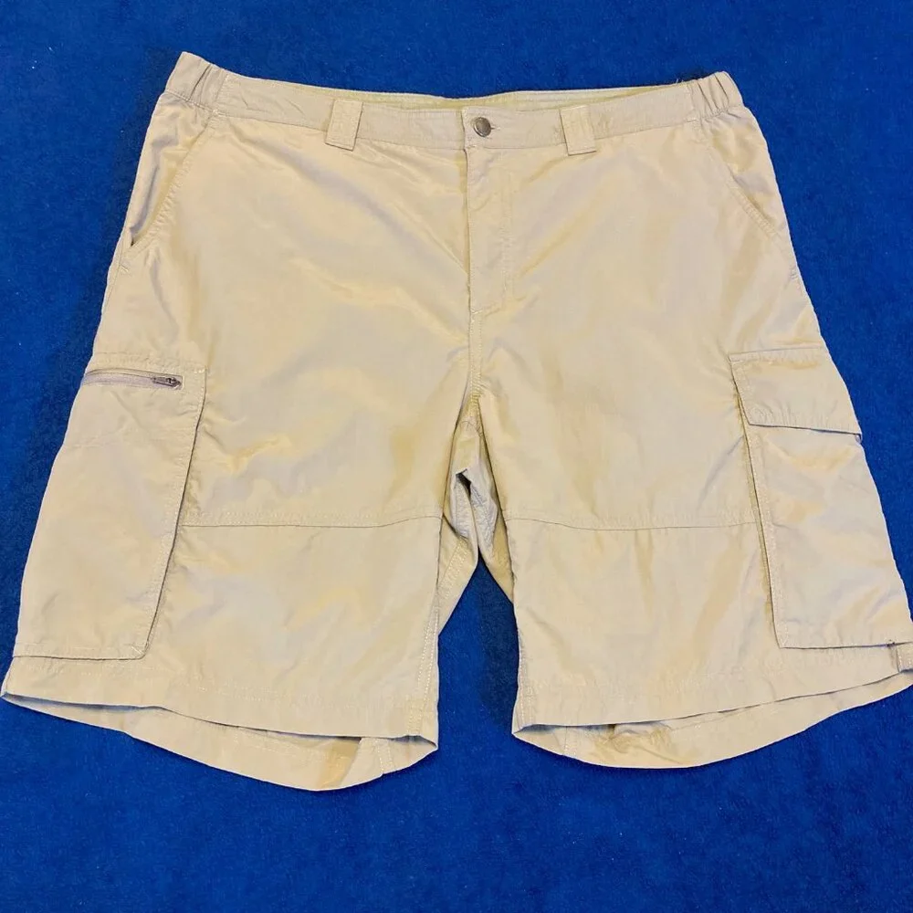 Columbia Cargo Golf Shorts Khaki Excellent Condition Comfortable Men's Size 40